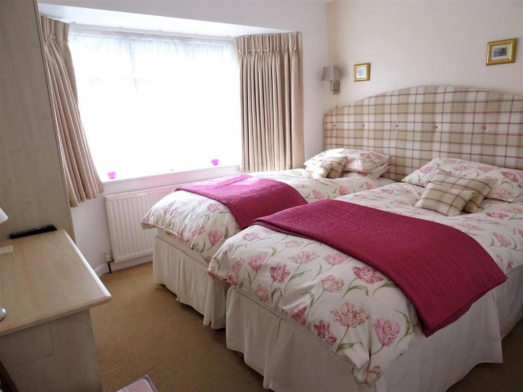 Honey Lodge Broadstone Room photo
